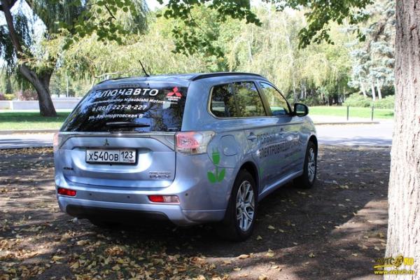 Заглядывая в электрическое завтра: тест-драйв Mitsubishi Outlander PHEV